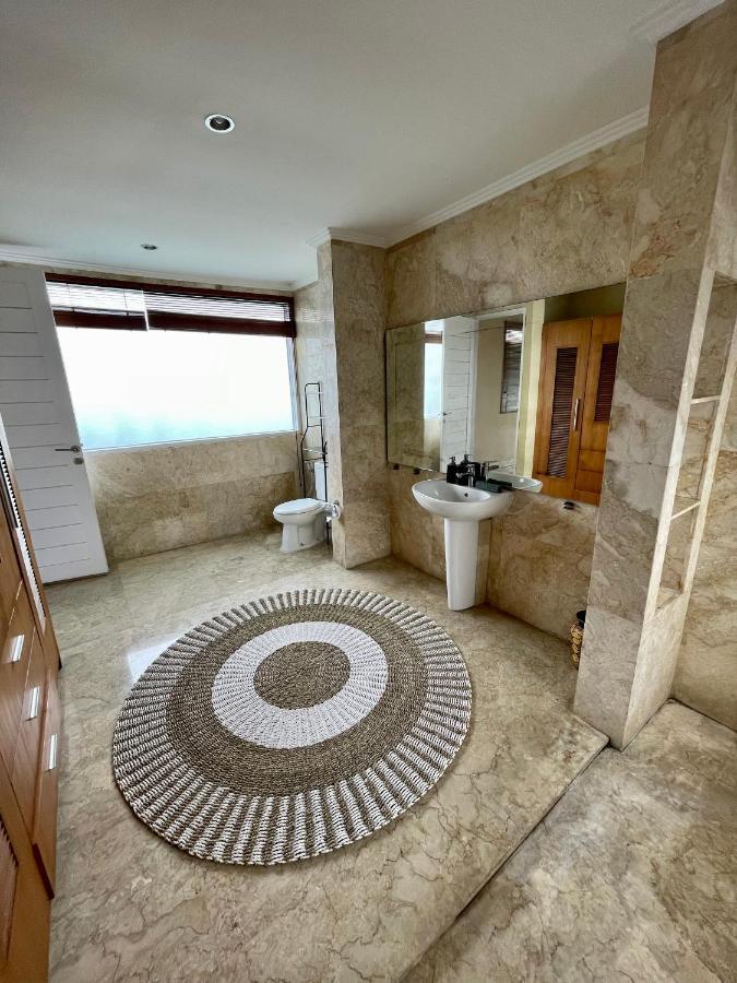 Private Suite In A Kids Friendly Big Shared Villa In Canggu Экстерьер фото