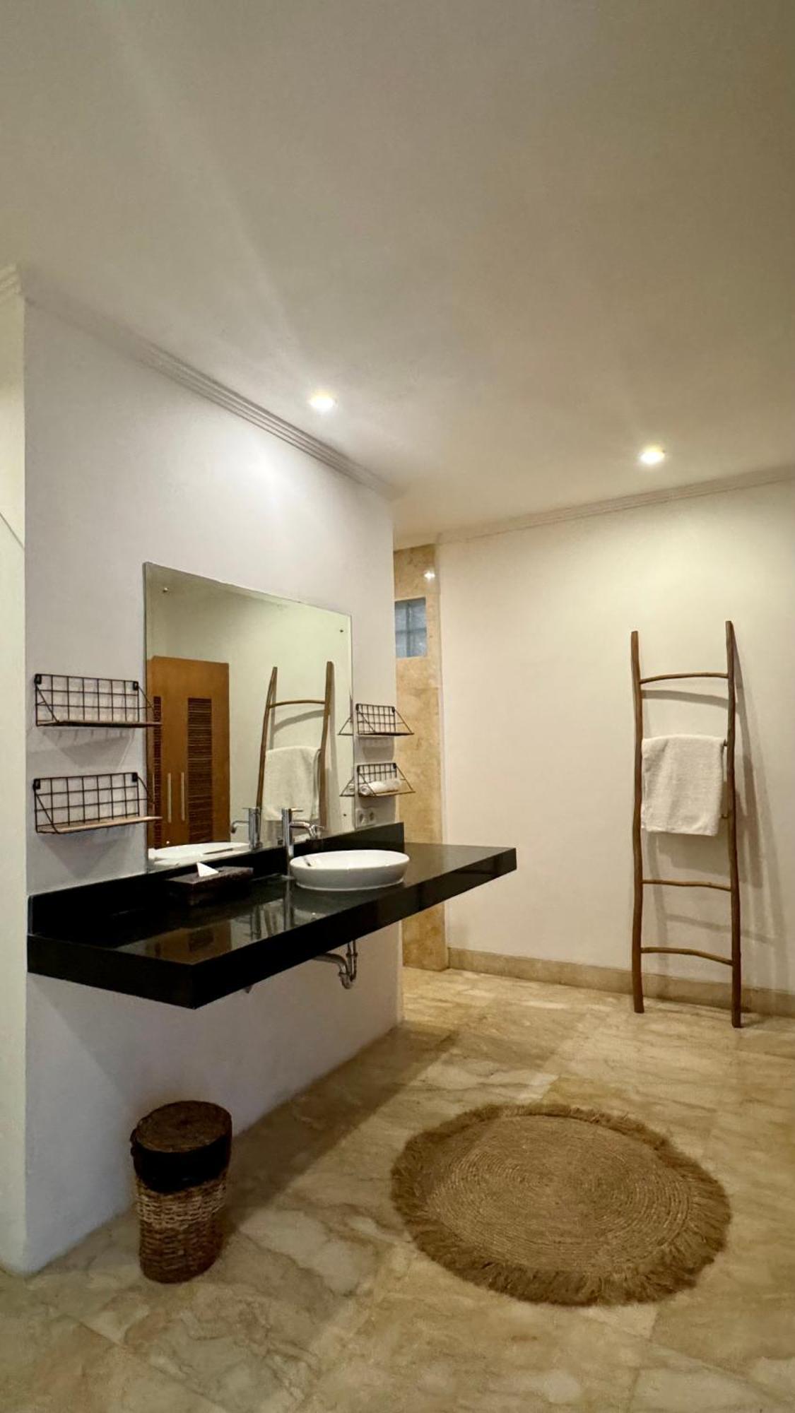 Private Suite In A Kids Friendly Big Shared Villa In Canggu Экстерьер фото