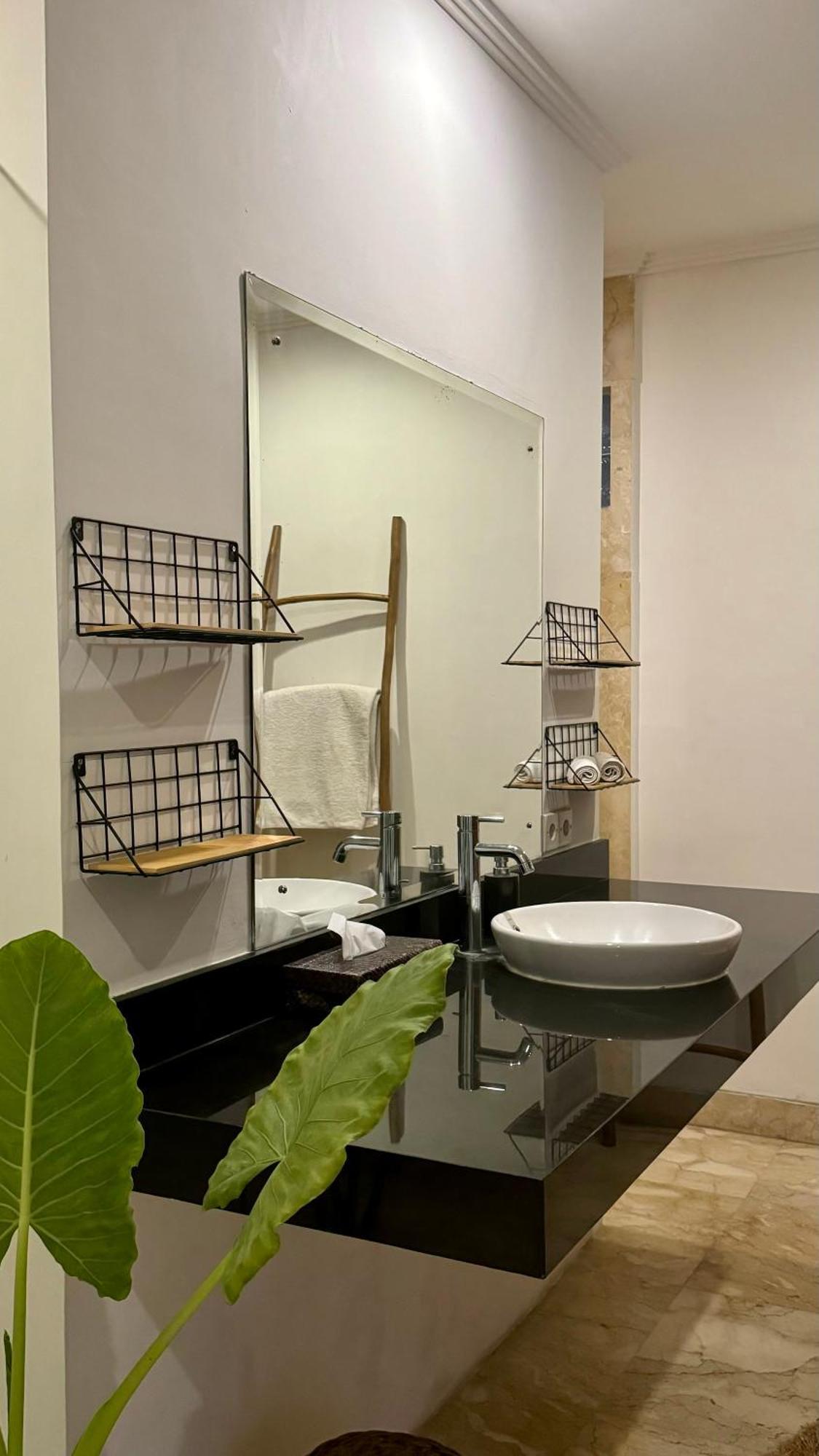 Private Suite In A Kids Friendly Big Shared Villa In Canggu Экстерьер фото