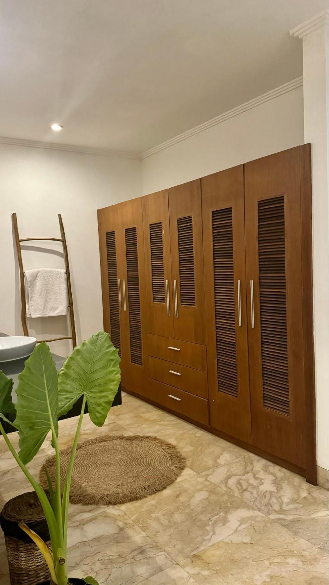 Private Suite In A Kids Friendly Big Shared Villa In Canggu Экстерьер фото